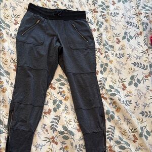 Stylish Gray Athleta Jogger Pants with Zipper Pockets